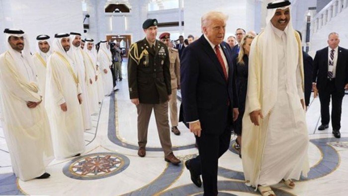 ترامب يصل قصر لوسيل لحضور عشاء عمل مع أمير قطر ترامب يصل قصر لوسيل لحضور عشاء عمل مع أمير قطر