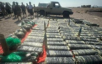 اليمن.. القوات المشتركة تضبط شحنة صواريخ وذخائر قرب باب المندب كانت في طريقها للحوثيين