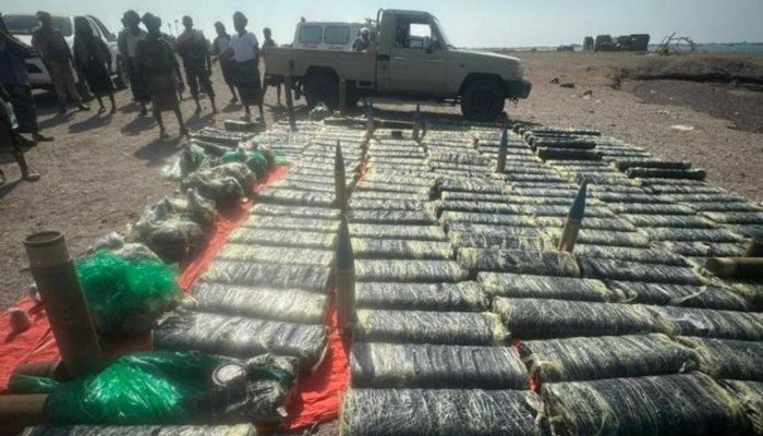اليمن.. القوات المشتركة تضبط شحنة صواريخ وذخائر قرب باب المندب كانت في طريقها للحوثيين اليمن.. القوات المشتركة تضبط شحنة صواريخ وذخائر قرب باب المندب كانت في طريقها للحوثيين