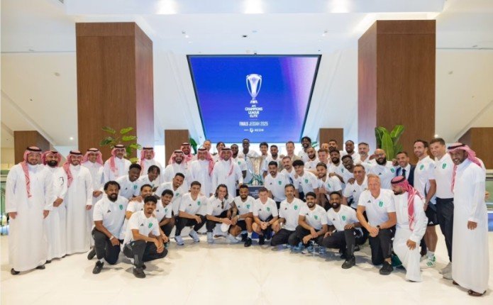 وزير الرياضة يكرم لاعبي أهلي جدة بعد التتويج بدورى أبطال آسيا وزير الرياضة يكرم لاعبي أهلي جدة بعد التتويج بدورى أبطال آسيا