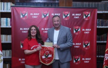 الأهلي يستقبل السفيرة الأمريكية