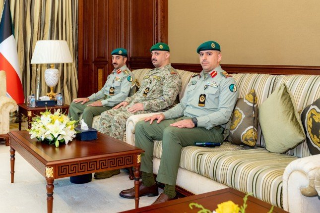الكويت.. رئيس الحرس الوطني يؤكد خلال استقباله الأمين العام لمجلس التعاون أهمية التنسيق لتحقيق التكامل الخليجي الكويت.. رئيس الحرس الوطني يؤكد خلال استقباله الأمين العام لمجلس التعاون أهمية التنسيق لتحقيق التكامل الخليجي