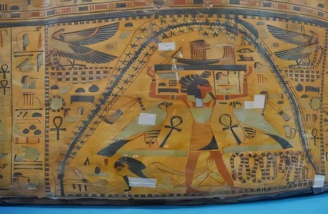 باحث بريطاني يكتشف أقدم تصوير لمجرة درب التبانة على تابوت مصري قديم باحث بريطاني يكتشف أقدم تصوير لمجرة درب التبانة على تابوت مصري قديم