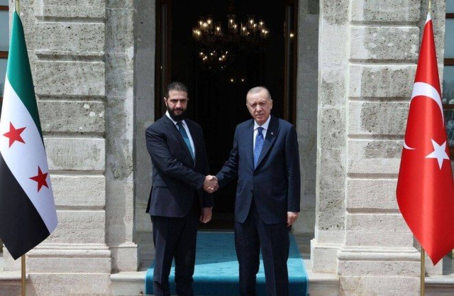 أردوغان يستقبل أحمد الشرع في إسطنبول ويبحثان الملفات الثنائية والإقليمية أردوغان يستقبل أحمد الشرع في إسطنبول ويبحثان الملفات الثنائية والإقليمية