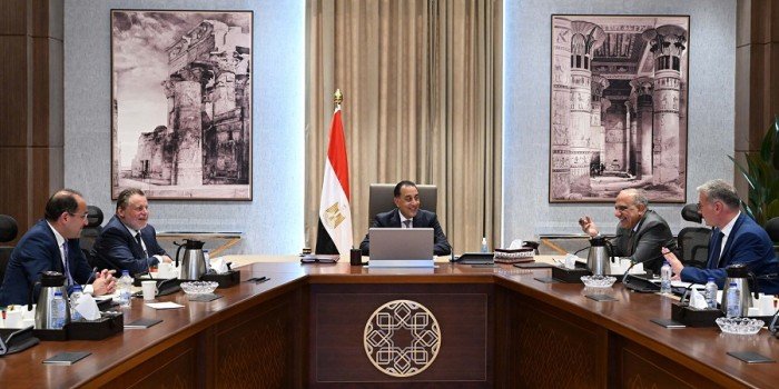 رئيس الوزراء يستعرض خطة توفير المنتجات البترولية لتشغيل محطات الكهرباء استعدادًا للصيف المُقبل رئيس الوزراء يستعرض خطة توفير المنتجات البترولية لتشغيل محطات الكهرباء استعدادًا للصيف المُقبل