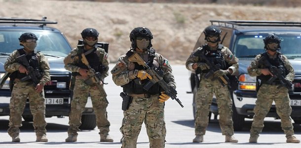 الأردن.. إحباط محاولة تهريب مواد مخدرة بواسطة طائرتين مسيرتين الأردن.. إحباط محاولة تهريب مواد مخدرة بواسطة طائرتين مسيرتين
