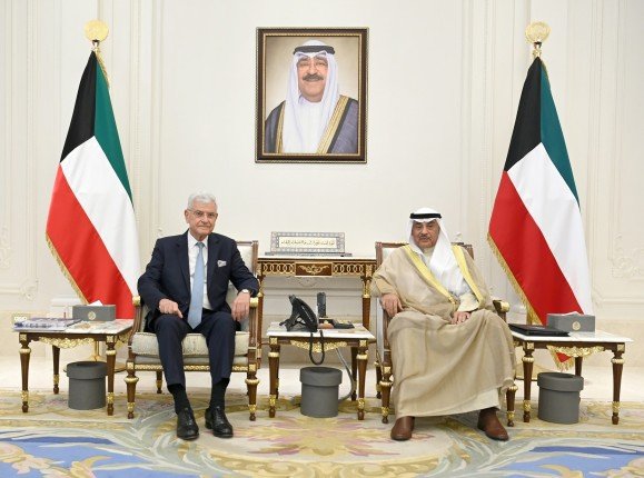 ولي العهد الكويتي يستقبل مسؤولي وأعضاء مجلس إدارة شركة ليماك التركية بمناسبة زيارتهم للبلاد ولي العهد الكويتي يستقبل مسؤولي وأعضاء مجلس إدارة شركة ليماك التركية بمناسبة زيارتهم للبلاد