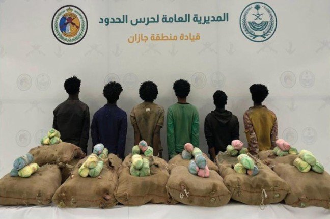 ضبط 6 أشخاص لمحاولتهم تهريب كمية من نبات القات المخدر بمنطقة جازان ضبط 6 أشخاص لمحاولتهم تهريب كمية من نبات القات المخدر بمنطقة جازان