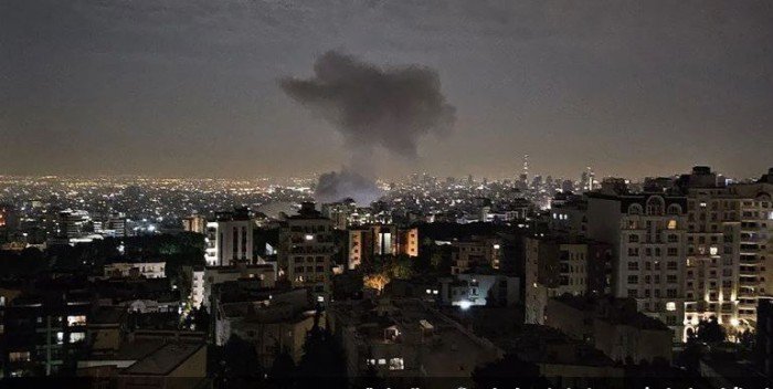 إيران تحذر إسرائيل: إذا هوجمت المباني السكنية لن يكون هناك نقطة أمان واحدة لها إيران تحذر إسرائيل: إذا هوجمت المباني السكنية لن يكون هناك نقطة أمان واحدة لها