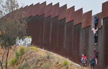 الولايات المتحدة تلغي تصاريح الإقامة لأكثر من 500 ألف مهاجر.. ما القصة والتفاصيل؟