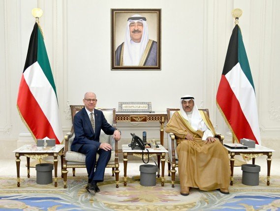 ولي العهد الكويتي يستقبل نائب رئيس مجلس إدارة مؤسسة الملك في المملكة المتحدة والمدير التنفيذي للتعليم ولي العهد الكويتي يستقبل نائب رئيس مجلس إدارة مؤسسة الملك في المملكة المتحدة والمدير التنفيذي للتعليم