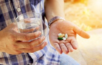 تحذير طبي: أدوية شائعة قد تُشكل خطرًا على حياتك في الطقس الحار!