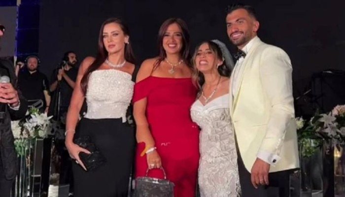 حفل زفاف منة القيعي يشهد حضورًا فنيًا لافتًا.. ورقص ياسمين عبد العزيز ومنة شلبي يخطف الأنظار حفل زفاف منة القيعي يشهد حضورًا فنيًا لافتًا.. ورقص ياسمين عبد العزيز ومنة شلبي يخطف الأنظار