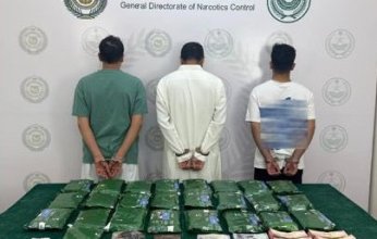 القبض على 3 أشخاص لترويجهم مواد مخدرة في المدينة المنورة