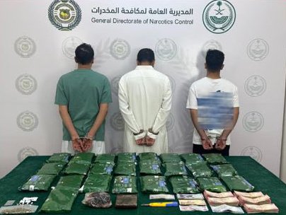 القبض على 3 أشخاص لترويجهم مواد مخدرة في المدينة المنورة القبض على 3 أشخاص لترويجهم مواد مخدرة في المدينة المنورة