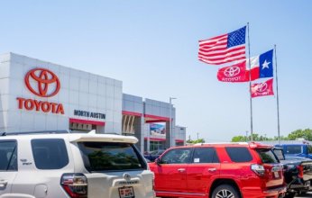 تويوتا تستعد لرفع أسعار سياراتها في السوق الأمريكية بسبب الرسوم الجمركية