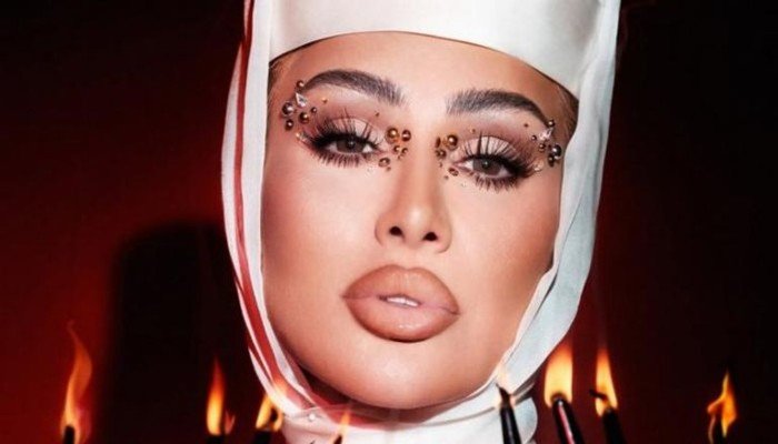 مايا دياب تخطف الأنظار في جلسة تصوير فنية بإطلالة جريئة ومكياج مسرحي مايا دياب تخطف الأنظار في جلسة تصوير فنية بإطلالة جريئة ومكياج مسرحي