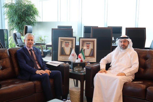 رئيس الطيران المدني الكويتي يبحث مع سفير بلجيكا تعزيز التعاون في مجالات النقل الجوي والشحن رئيس الطيران المدني الكويتي يبحث مع سفير بلجيكا تعزيز التعاون في مجالات النقل الجوي والشحن