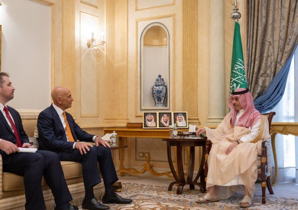 وزير خارجية السعودية يبحث مع المبعوث الأمريكي لسوريا سبل دعم دمشق أمنيا واقتصاديا وزير خارجية السعودية يبحث مع المبعوث الأمريكي لسوريا سبل دعم دمشق أمنيا واقتصاديا