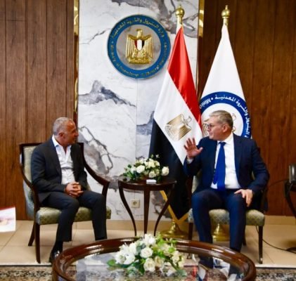 مصر: وزير البترول يبحث مع مجموعة السويدى إليكتريك تعزيز التعاون المشترك مصر: وزير البترول يبحث مع مجموعة السويدى إليكتريك تعزيز التعاون المشترك