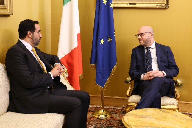 الكويت و إيطاليا تبحثان سبل تعزيز العلاقات الثنائية بين البلدين الكويت و إيطاليا تبحثان سبل تعزيز العلاقات الثنائية بين البلدين