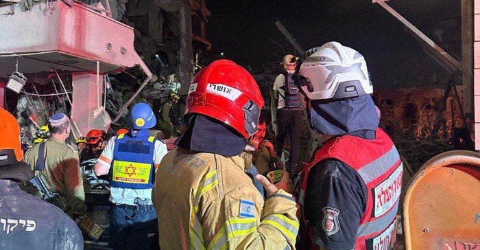 8 قتلى وأكثر من 200 مصاب في ضربات صاروخية إيرانية على الكيان الإسرائيلي 8 قتلى وأكثر من 200 مصاب في ضربات صاروخية إيرانية على الكيان الإسرائيلي