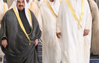 ولي عهد الكويت يؤدي صلاة عيد الأضحى المبارك في مسجد الدولة الكبير