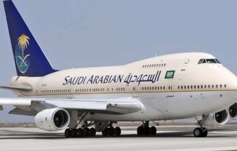 وفاة قائد طائرة سعودية أثناء رحلة من جدة إلى لندن وهبوط اضطراري في مطار القاهرة.. ما التفاصيل؟