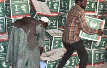 «سلمان للإغاثة» يوزع (911) سلة غذائية في محلية الحصاحيصا بالسودان