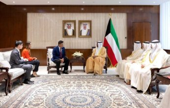 وزير الخارجية الكويتي يتسلم نسخة من أوراق اعتماد سفير سنغافورة الجديد لدى البلاد