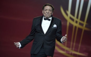 أشرف زكي يكشف تطورات الحالة الصحية للزعيم عادل إمام ويطالب بالكف عن الشائعات