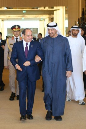 الرئيس المصري والشيخ محمد بن زايد يعقدان اجتماعًا لبحث العلاقات الثنائية بين البلدين وسبل تعزيزها الرئيس المصري والشيخ محمد بن زايد يعقدان اجتماعًا لبحث العلاقات الثنائية بين البلدين وسبل تعزيزها