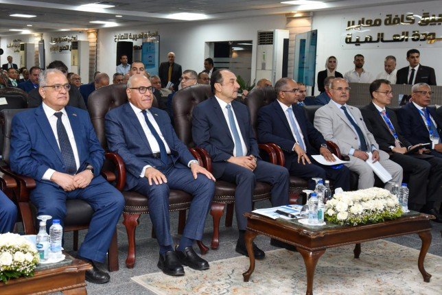 رئيس الهيئة العربية للتصنيع: مركز التصنيع الرقمي يستطيع تلبية كافة احتياجات الصناعة وفقا لمعايير الدقة والجودة العالمية. رئيس الهيئة العربية للتصنيع: مركز التصنيع الرقمي يستطيع تلبية كافة احتياجات الصناعة وفقا لمعايير الدقة والجودة العالمية.