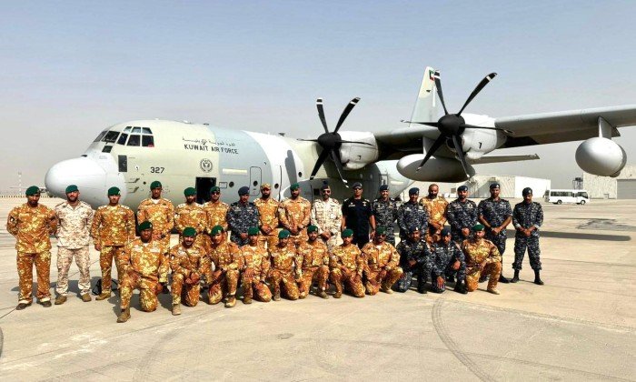 قوة من الجيش الكويتي ووزارة الداخلية تغادر البلاد للمشاركة في مسابقة المحارب الدولية بالأردن قوة من الجيش الكويتي ووزارة الداخلية تغادر البلاد للمشاركة في مسابقة المحارب الدولية بالأردن