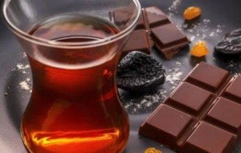 دراسة: تناول الشاي مع الشوكولاتة يساهم في خفض ضغط الدم وتحسين صحة القلب