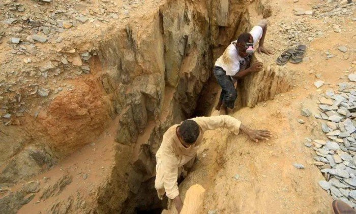 مصرع 50 شخصا فى انهيار منجم ذهب فى السودان مصرع 50 شخصا فى انهيار منجم ذهب فى السودان