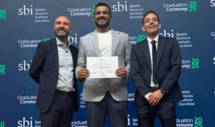 الكويت.. الكابتن سعود المجمد يحصل على درجة الماجستير في إدارة أعمال كرة القدم من برشلونة الكويت.. الكابتن سعود المجمد يحصل على درجة الماجستير في إدارة أعمال كرة القدم من برشلونة