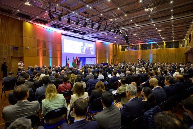 انطلاق مؤتمر "رؤية الخليج 2025" في نسخته الثالثة بباريس انطلاق مؤتمر "رؤية الخليج 2025" في نسخته الثالثة بباريس