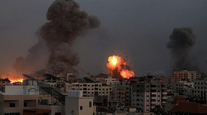 استشهاد 31 فلسطينيا وإصابة آخرين في قصف إسرائيلي على قطاع غزة استشهاد 31 فلسطينيا وإصابة آخرين في قصف إسرائيلي على قطاع غزة