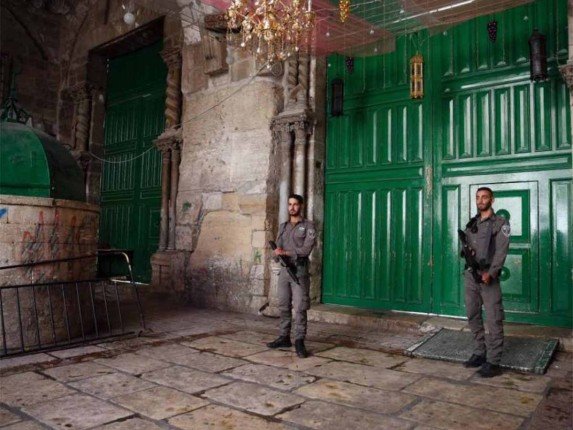 الاحتلال الإسرائيلي يغلق المسجد الأقصى لليوم الثاني الاحتلال الإسرائيلي يغلق المسجد الأقصى لليوم الثاني