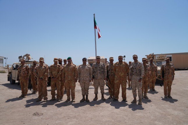 نائب رئيس الأركان الكويتي يزور عددا من المواقع الشمالية التابعة لقوة "واجب مبارك" نائب رئيس الأركان الكويتي يزور عددا من المواقع الشمالية التابعة لقوة "واجب مبارك"