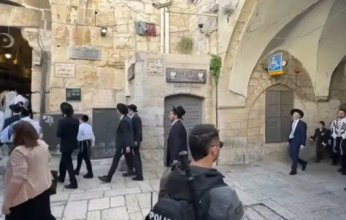 مستوطنون يقتحمون المسجد الأقصى المبارك تحت حماية قوات الاحتلال الإسرائيلي