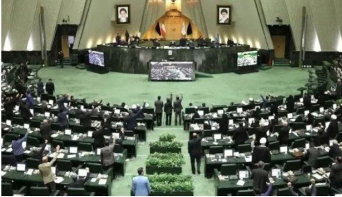 قرار مهم من البرلمان الإيراني بشأن مضيق هرمز يفاجئ العالم قرار مهم من البرلمان الإيراني بشأن مضيق هرمز يفاجئ العالم