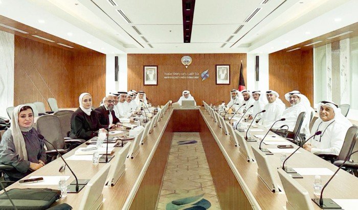 وزير الكهرباء الكويتية: ضرورة الحفاظ على الموارد الحيوية في البلاد وزير الكهرباء الكويتية: ضرورة الحفاظ على الموارد الحيوية في البلاد