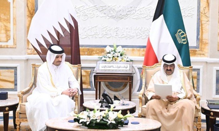 أمير الكويت يتسلم رسالة خطية من أمير قطر تتعلق بالعلاقات بين البلدين أمير الكويت يتسلم رسالة خطية من أمير قطر تتعلق بالعلاقات بين البلدين