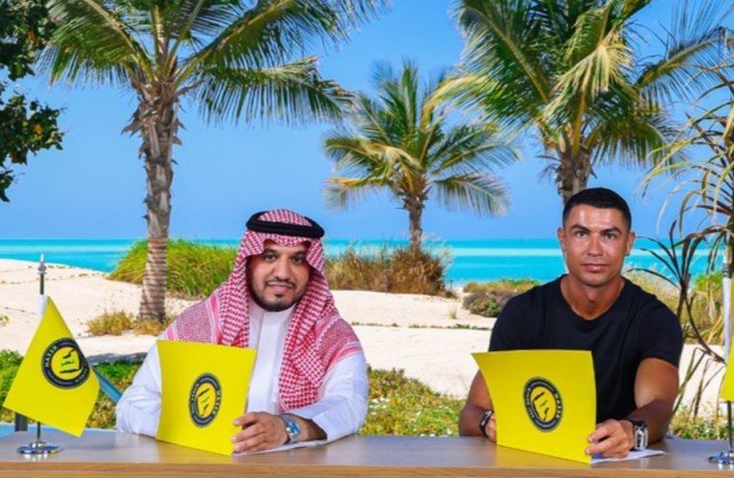 كم يتقاضى كريستيانو رونالدو يوميًا من عقده الجديد مع النصر السعودي؟ تعرف على تفاصيل العرض الخيالي كم يتقاضى كريستيانو رونالدو يوميًا من عقده الجديد مع النصر السعودي؟ تعرف على تفاصيل العرض الخيالي