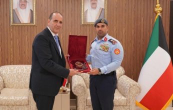 الكويت.. نائب رئيس الأركان يستقبل المدير العام لأعمال شركة (ليوناردو) الإيطالية