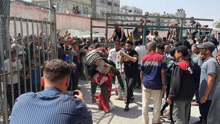 عشرات الشهداء والجرحى في مجزرة جديدة للاحتلال بحق منتظري المساعدات جنوب قطاع غزة عشرات الشهداء والجرحى في مجزرة جديدة للاحتلال بحق منتظري المساعدات جنوب قطاع غزة