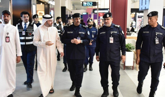 رئيس "الطيران المدني" يتفقد استقبال الحجاج العائدين في مطار الكويت رئيس "الطيران المدني" يتفقد استقبال الحجاج العائدين في مطار الكويت