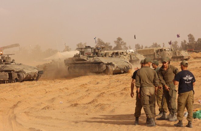 جيش الاحتلال الإسرائيلي يوجه إنذارًا لسكان خان يونس بإخلاء مناطقهم والتوجه إلى "المواصي" جيش الاحتلال الإسرائيلي يوجه إنذارًا لسكان خان يونس بإخلاء مناطقهم والتوجه إلى "المواصي"